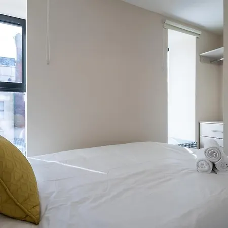 2nd Floor Stylish 2-bed アパート