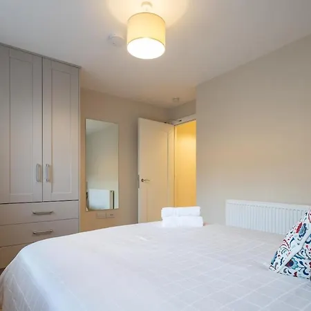 Apartment 2nd Floor Stylish 2-bed *