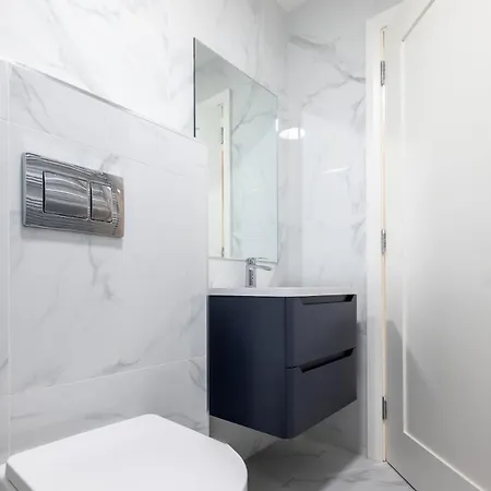 2nd Floor Stylish 2-bed Drogheda