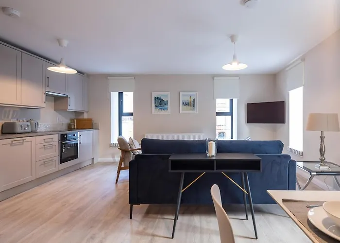 2nd Floor Stylish 2-bed * ドロイダ