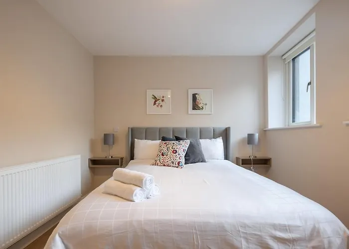 2nd Floor Stylish 2-bed アパート