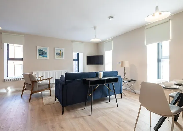 2nd Floor Stylish 2-bed *