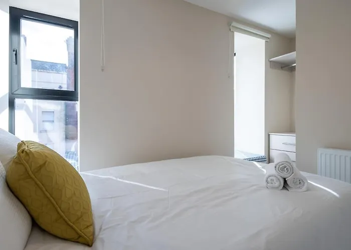 2nd Floor Stylish 2-bed アパート