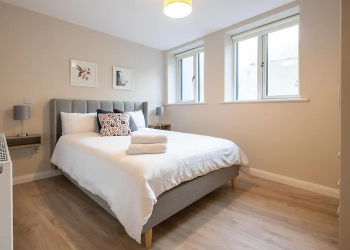 2nd Floor Stylish 2-bed * ドロイダ